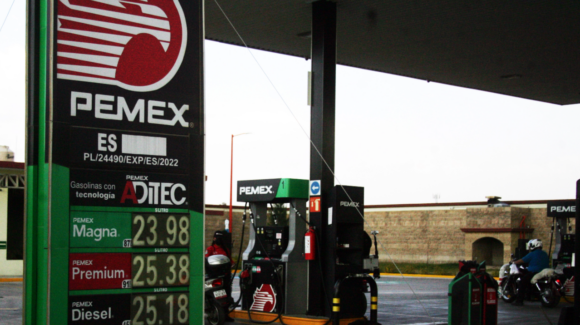 Gasolina Magna y diésel mantendrán precio tope hasta febrero de 2027