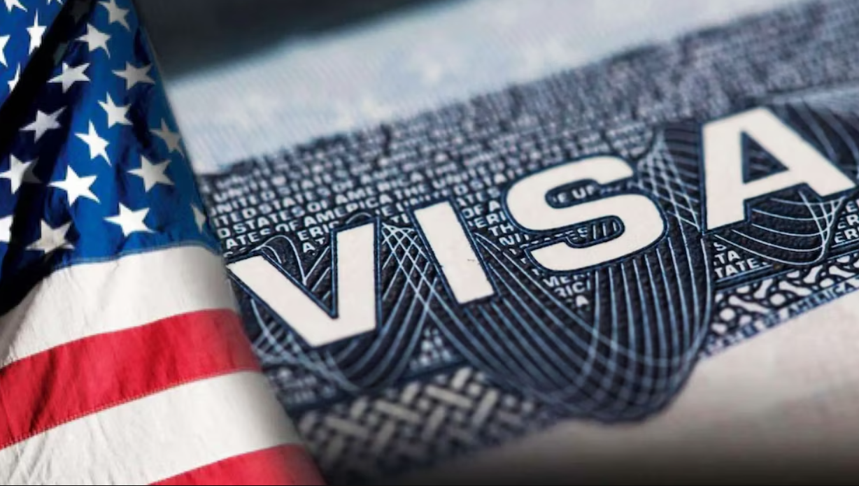 Jueza de EU declara ilegal la suspensión de visas