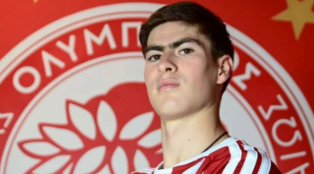 ¡OFICIAL! 'Hormiga' González es presentado como nuevo jugador del Olympiacos