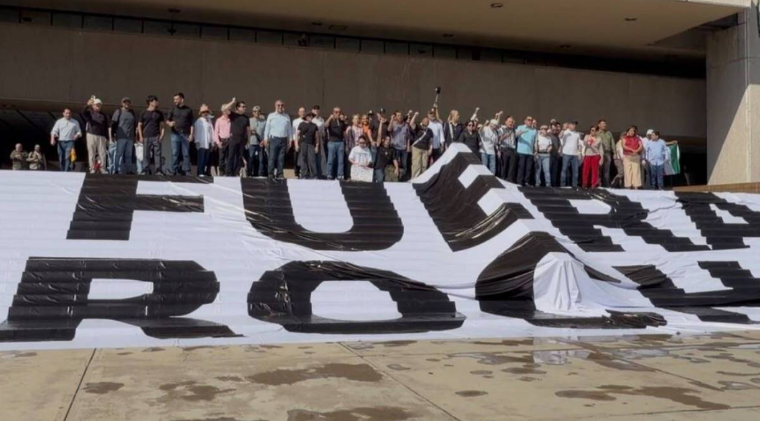 Ciudadanos protestan contra el gobernador de Sinaloa