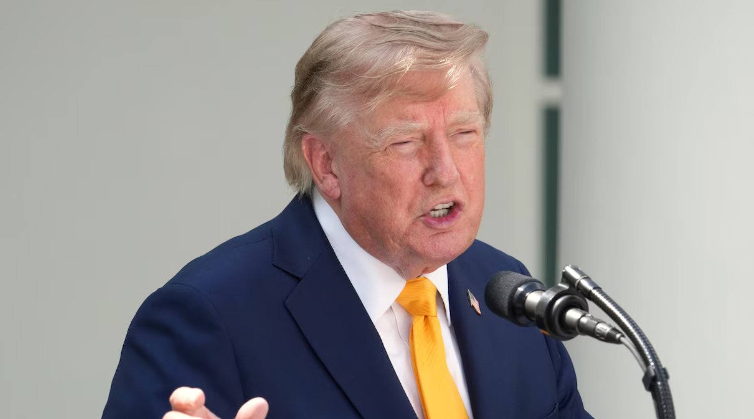 Trump amenaza con renombrar el lago Ontario