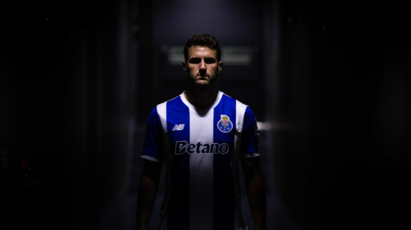 Santiago Giménez es nuevo jugador del Porto tras su paso por Milan y Feyenoord