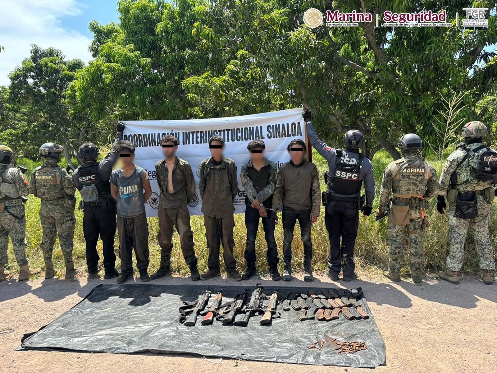 Golpe a la delincuencia en Sinaloa: capturan a ocho y aseguran armas, explosivos y droga.