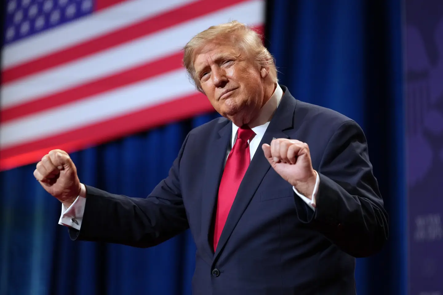 Trump amenaza con declarar el Estrecho de Ormuz como territorio de Estados Unido tras ofensiva contra Irán.