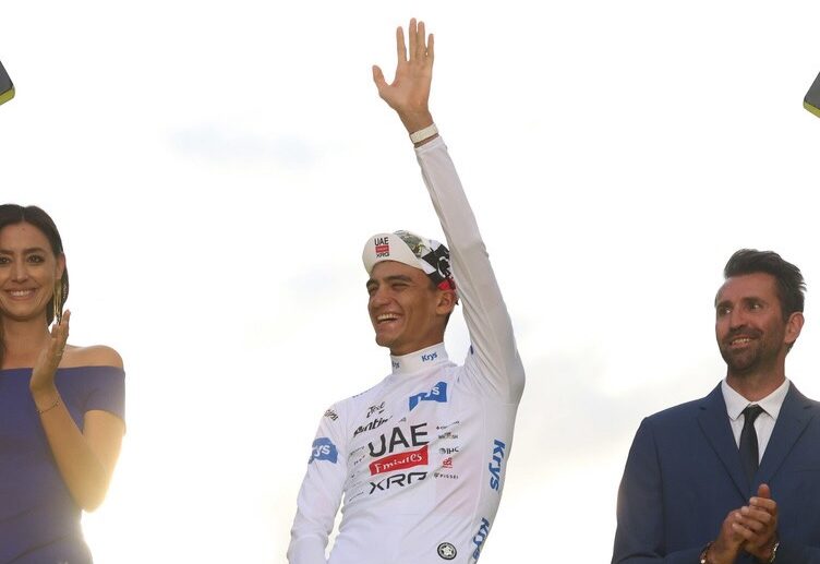 El mexicano Isaac del Toro renueva con su equipo UAE Team Emirates XRG hasta el 2031