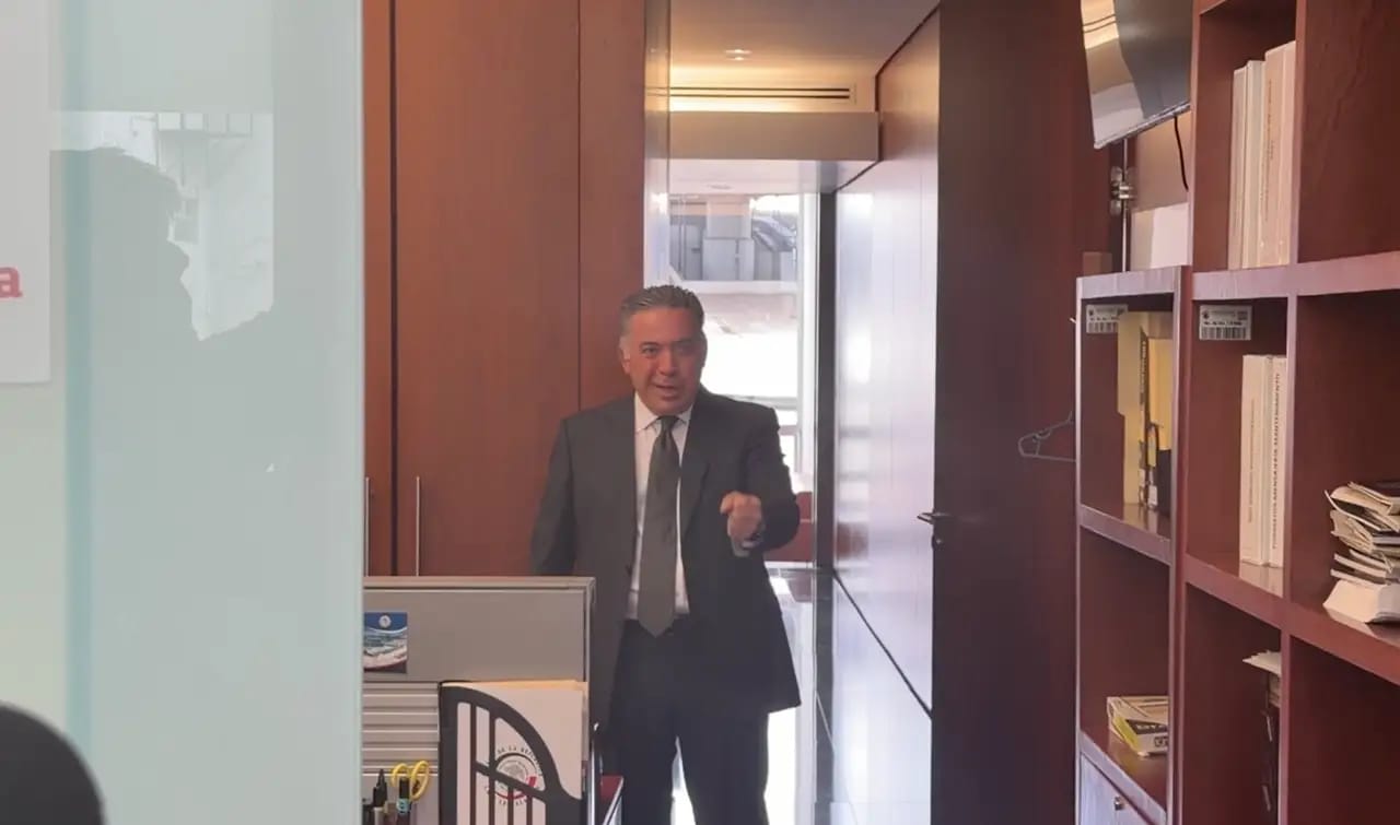 Enrique Inzunza reaparece en el Senado y defiende su inocencia ante señalamientos de Estados Unidos.