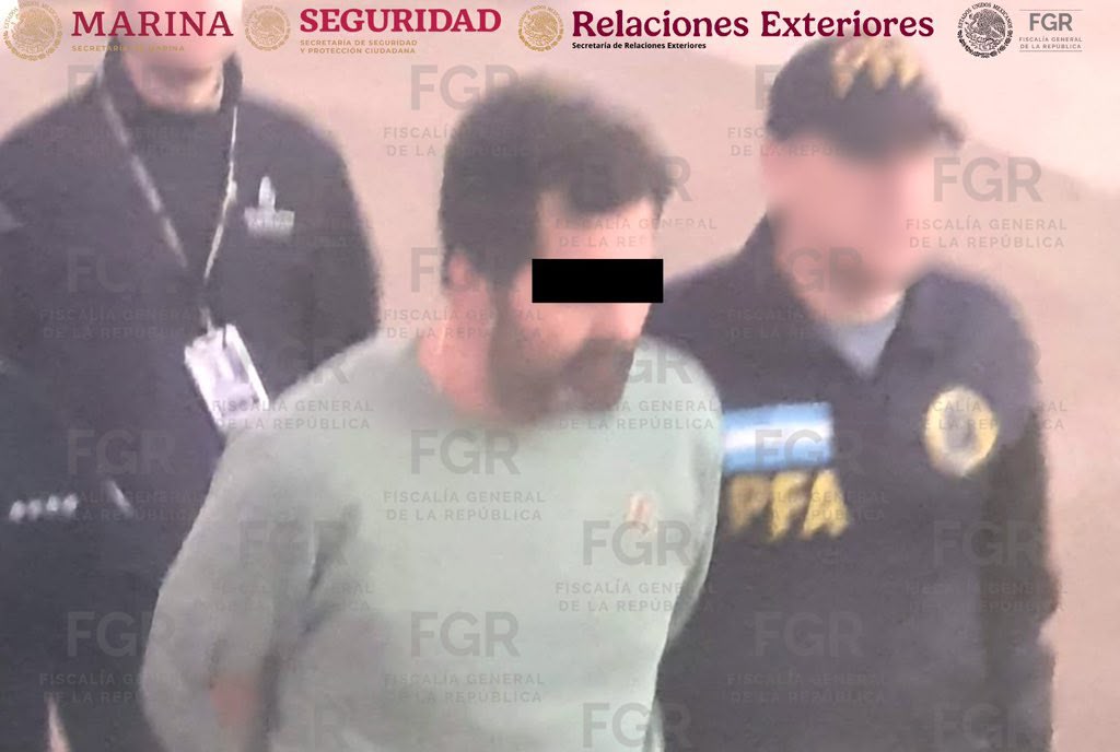 VIDEO: Así fue trasladado Fernando Farías Laguna a México; será ingresado al Altiplano tras ser expulsado de Argentina.
