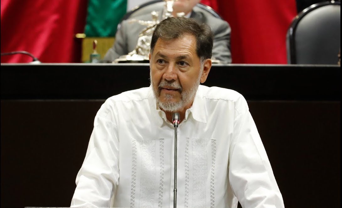 Fernández Noroña invoca al 'Chupacabras' para defender derechos de audiencias de Sheinbaum.