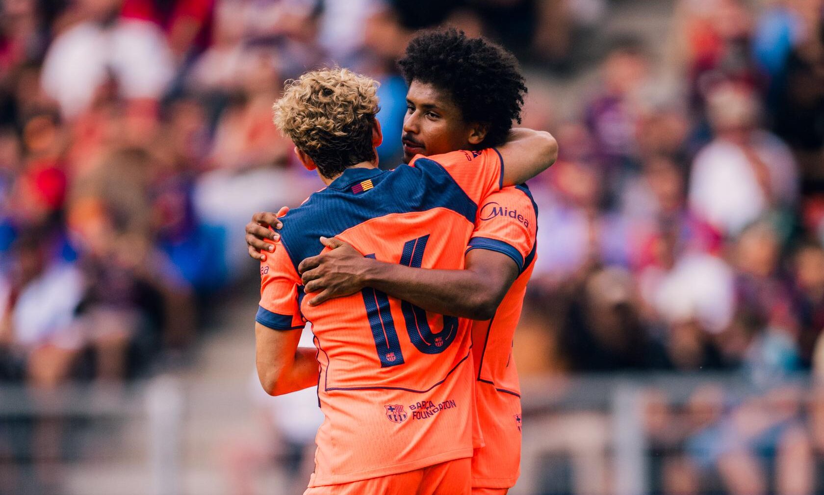 Golea el Barcelona 5-2 al Basel en debut de Gordon; Bisiwu se luce con doblete; Adeyemi y Lamal anotan