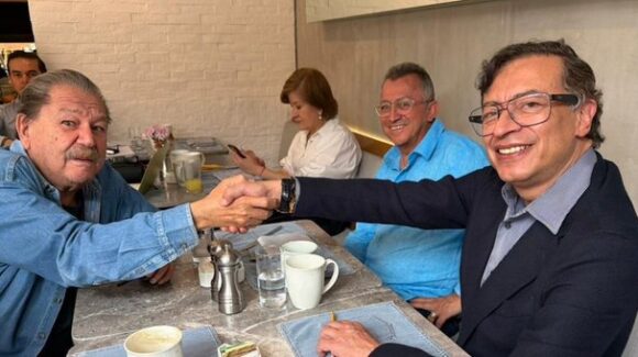 Gustavo Petro llega a México para hablar sobre economía política y crisis climática en la UNAM