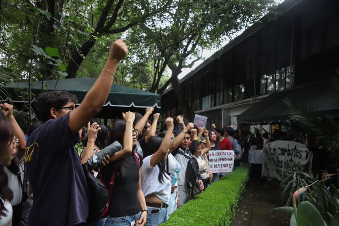 Estudiantes del IPN rechazan daños a Canal Once y exigen peritaje independiente.