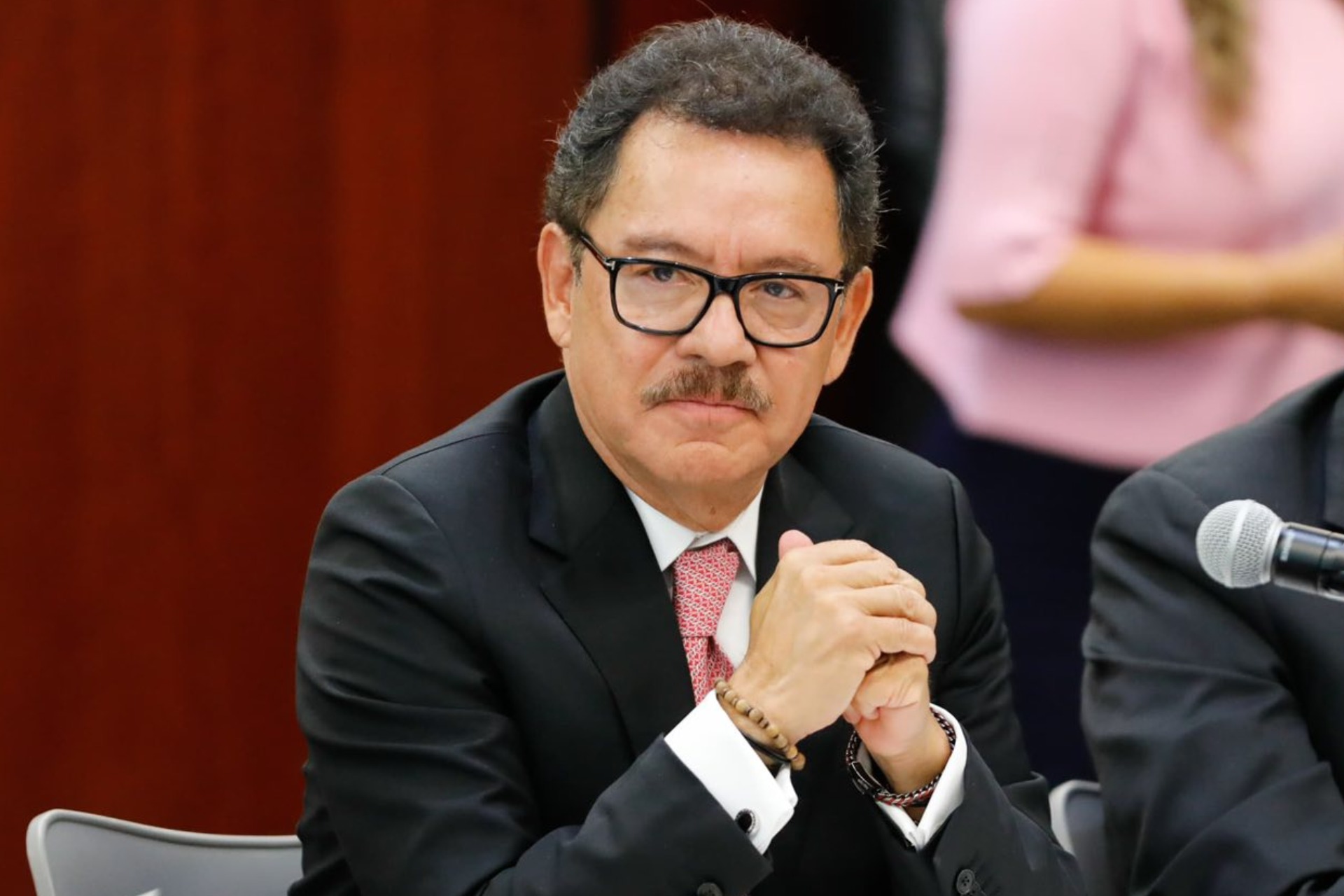 Ignacio Mier revela que Morena pidió a Enrique Inzunza solicitar licencia antes de su salida.