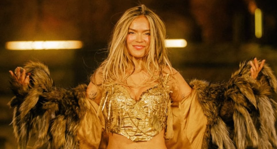 Karol G anuncia campaña de donaciones para apoyar a afectados por terremoto en Colombia.