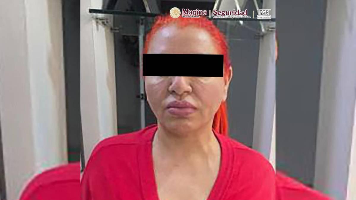 Detienen a ‘La Tía’, presunta líder de célula dedicada al tráfico de migrantes.