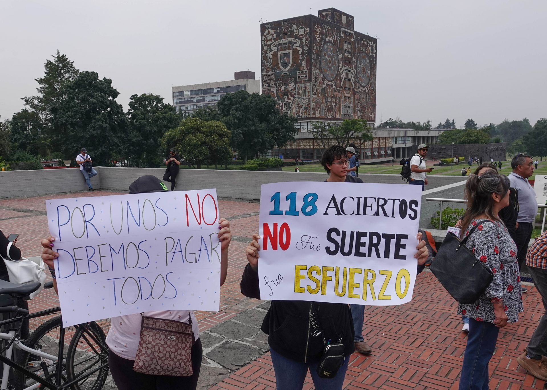 Aspirantes admitidos por la UNAM convocan a marcha para que se respete su lugar.