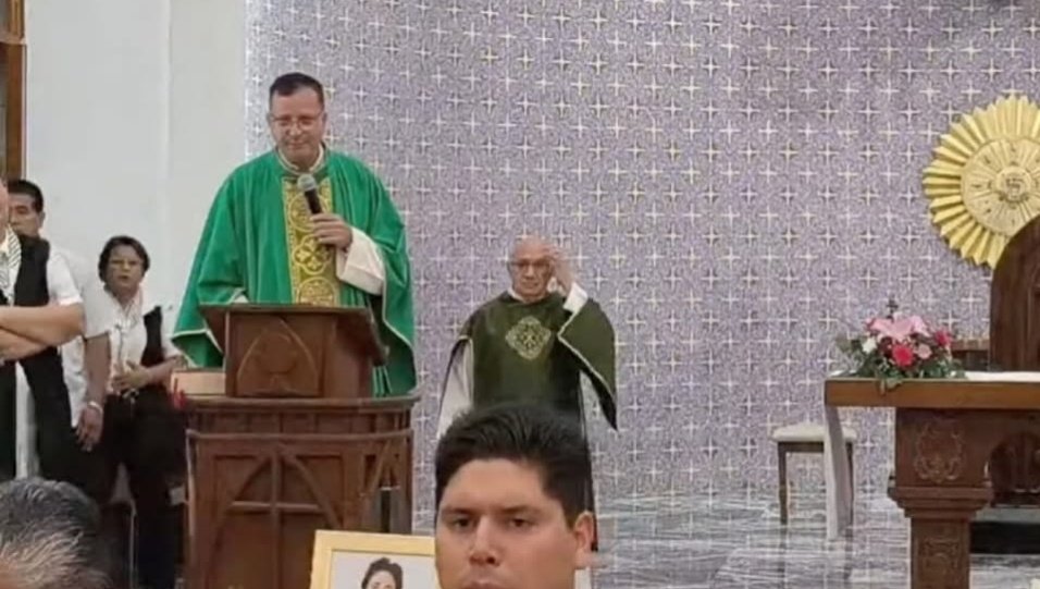 Balacera en Los Mochis, Sinaloa interrumpe misa en iglesia y obliga a feligreses a resguardarse.