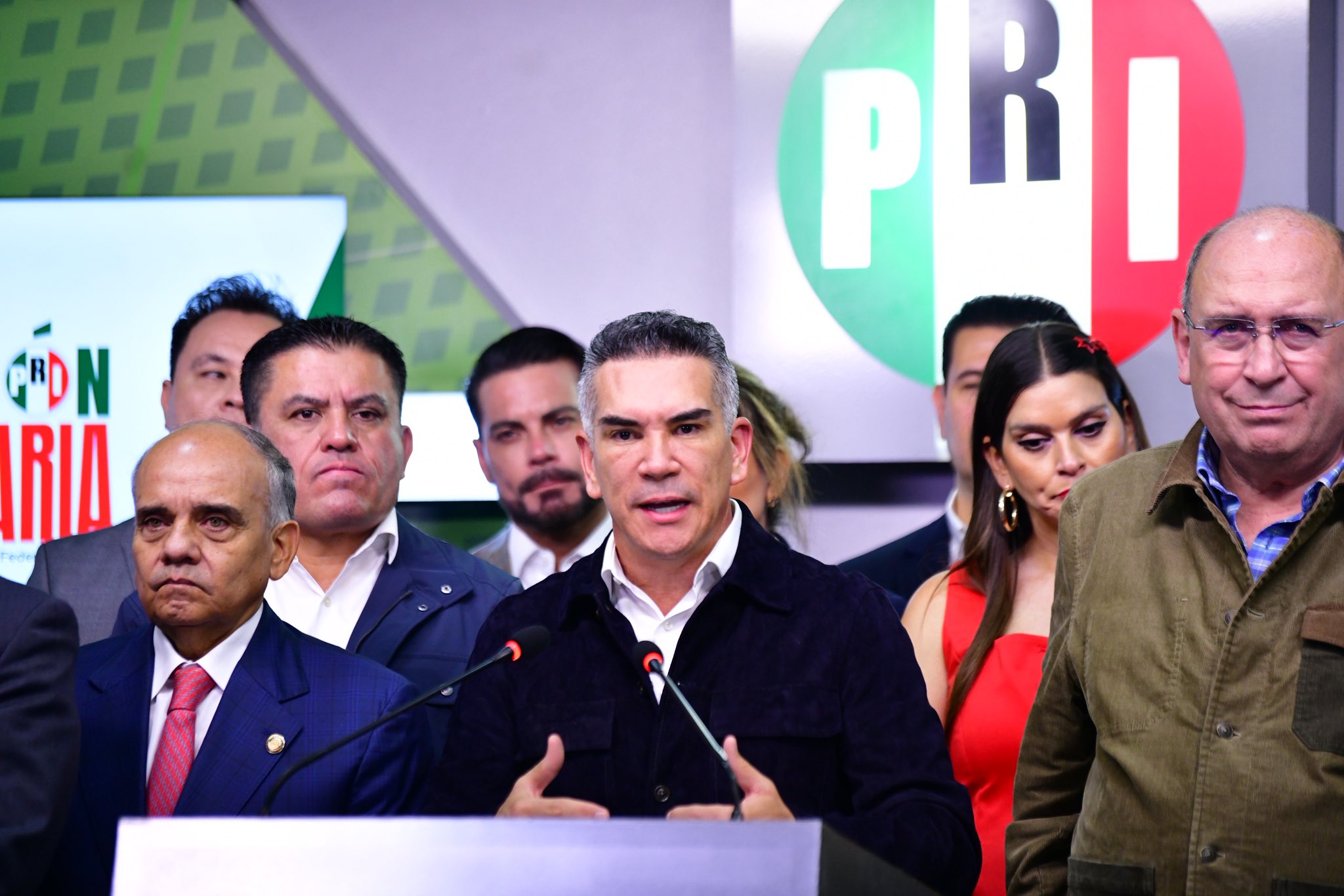 PRI rechaza iniciativa sobre doble nacionalidad y advierte retroceso en derechos políticos.