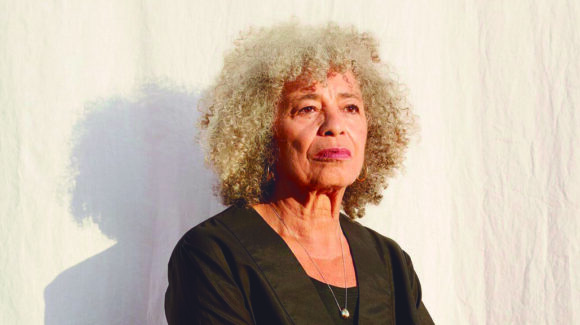 Angela Davis llevará su lucha feminista y abolicionista a la Filuni 2026