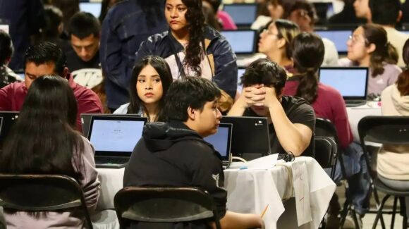 Miles vuelven a buscar su lugar en la UNAM; examen ocurre en CDMX con filas
