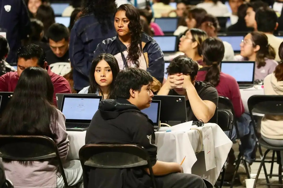 Miles vuelven a buscar su lugar en la UNAM