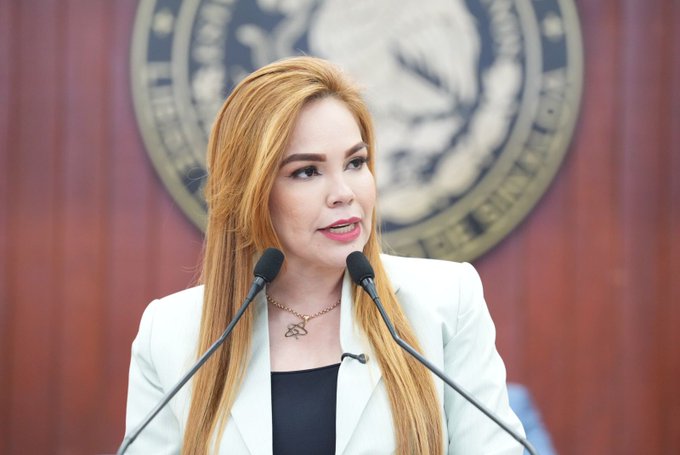 Paola Gárate se registra como candidata a gobernadora por plataforma del PAN, pero reafirma su militancia en el PRI.