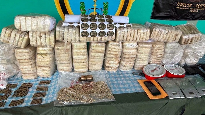 Policía Nacional del Perú decomisa 220 paquetes de cocaína valorados en dos millones de dólares.