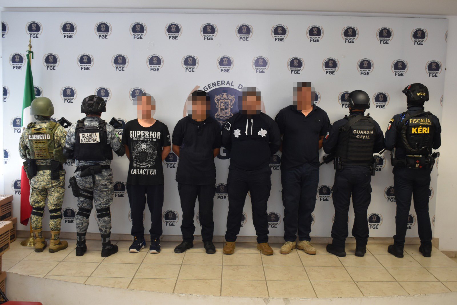 Arrestan a mando policial y a tres agentes en Michoacán; los acusan de desaparición de personas.