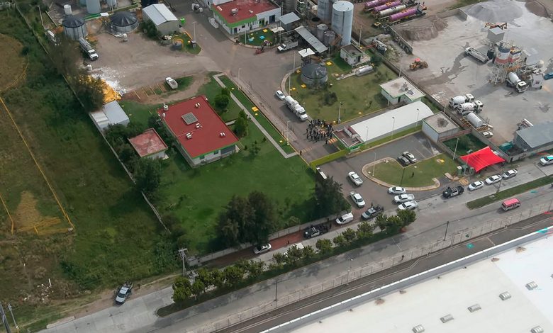 Secretaría de Marina asegura casi 800 mil litros de huachicol en Puebla.