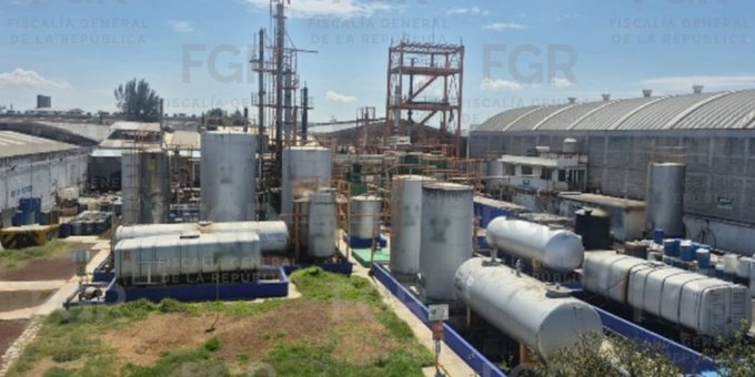 FGR asegura refinerías clandestinas en San Luis Potosí, Hidalgo y Morelos.