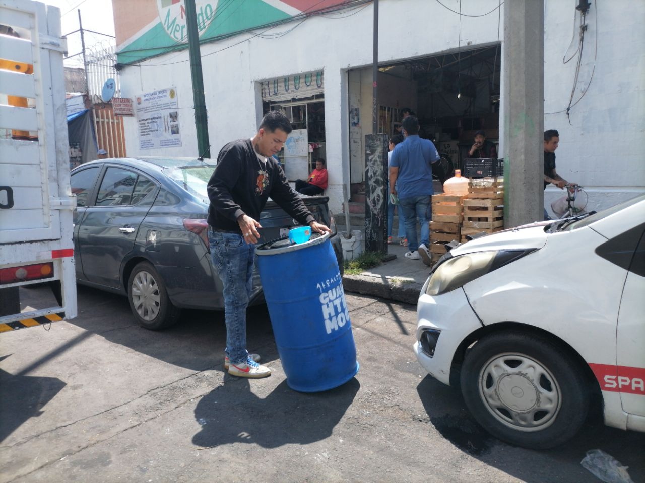 Mercados capitalinos reciclan aceite para mover al Metrobús