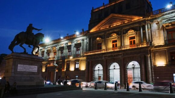 Regresan las visitas guiadas al Palacio de Minería en la CDMX