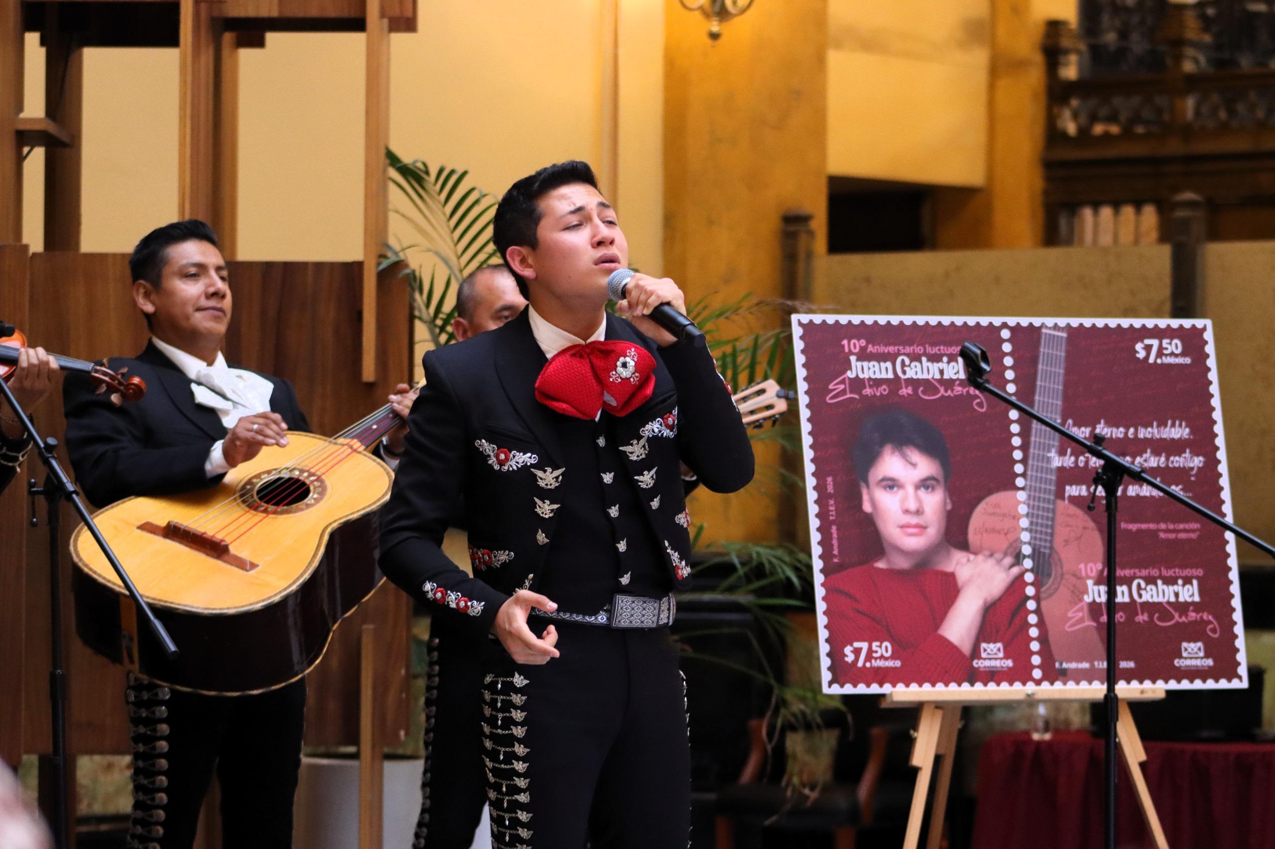 Lanzan estampilla conmemorativa de Juan Gabriel a diez años de su fallecimiento