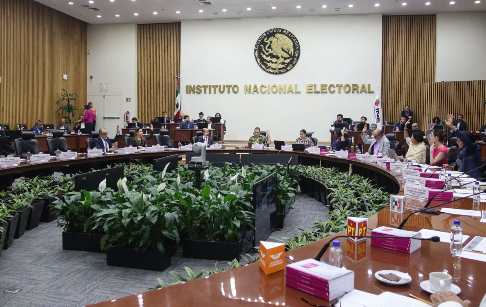 El INE abre la convocatoria para ingresar al servicio electoral de los estados