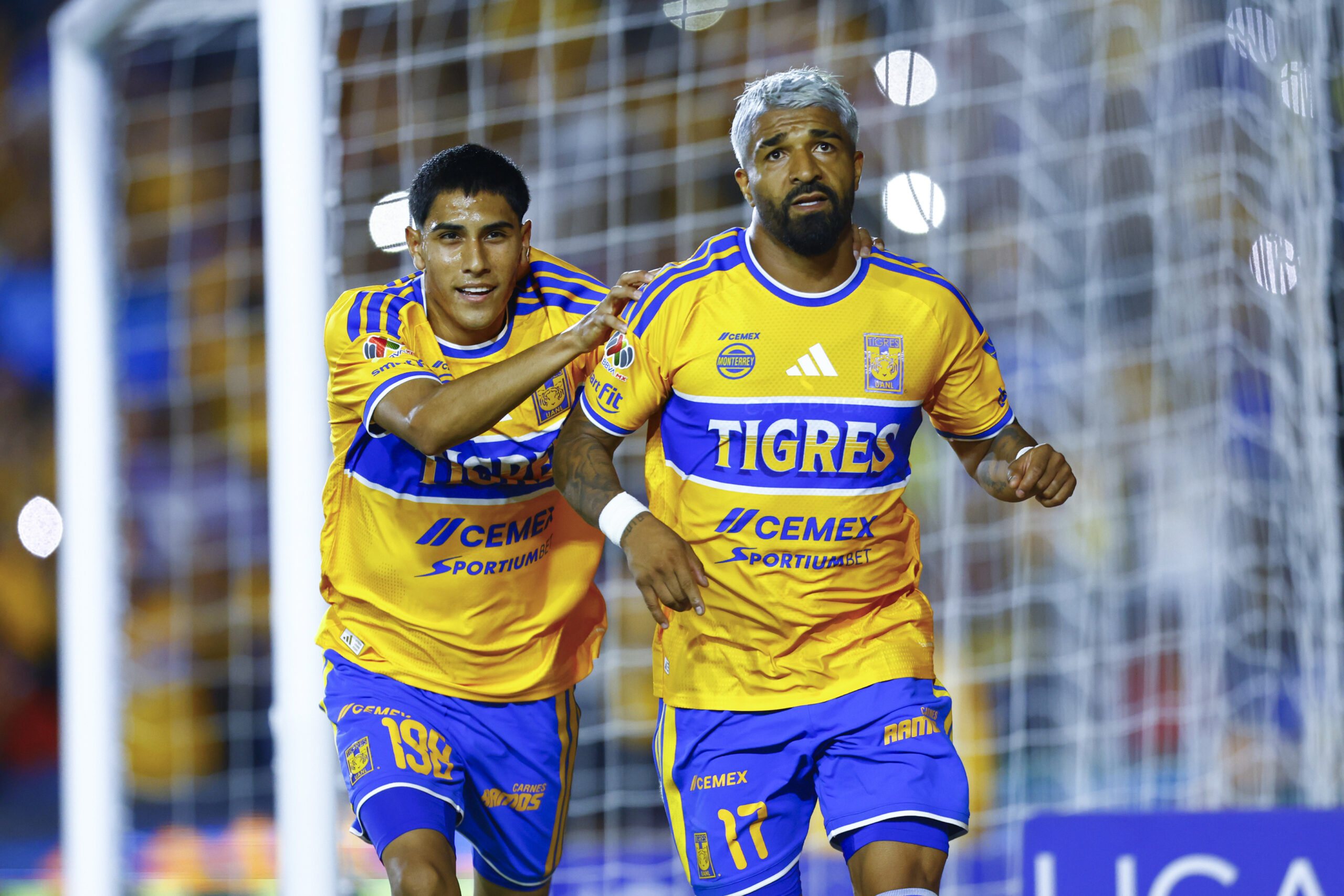 Víctor Manuel Vucetich debuta con triunfo en su tercera etapa al frente de Tigres.