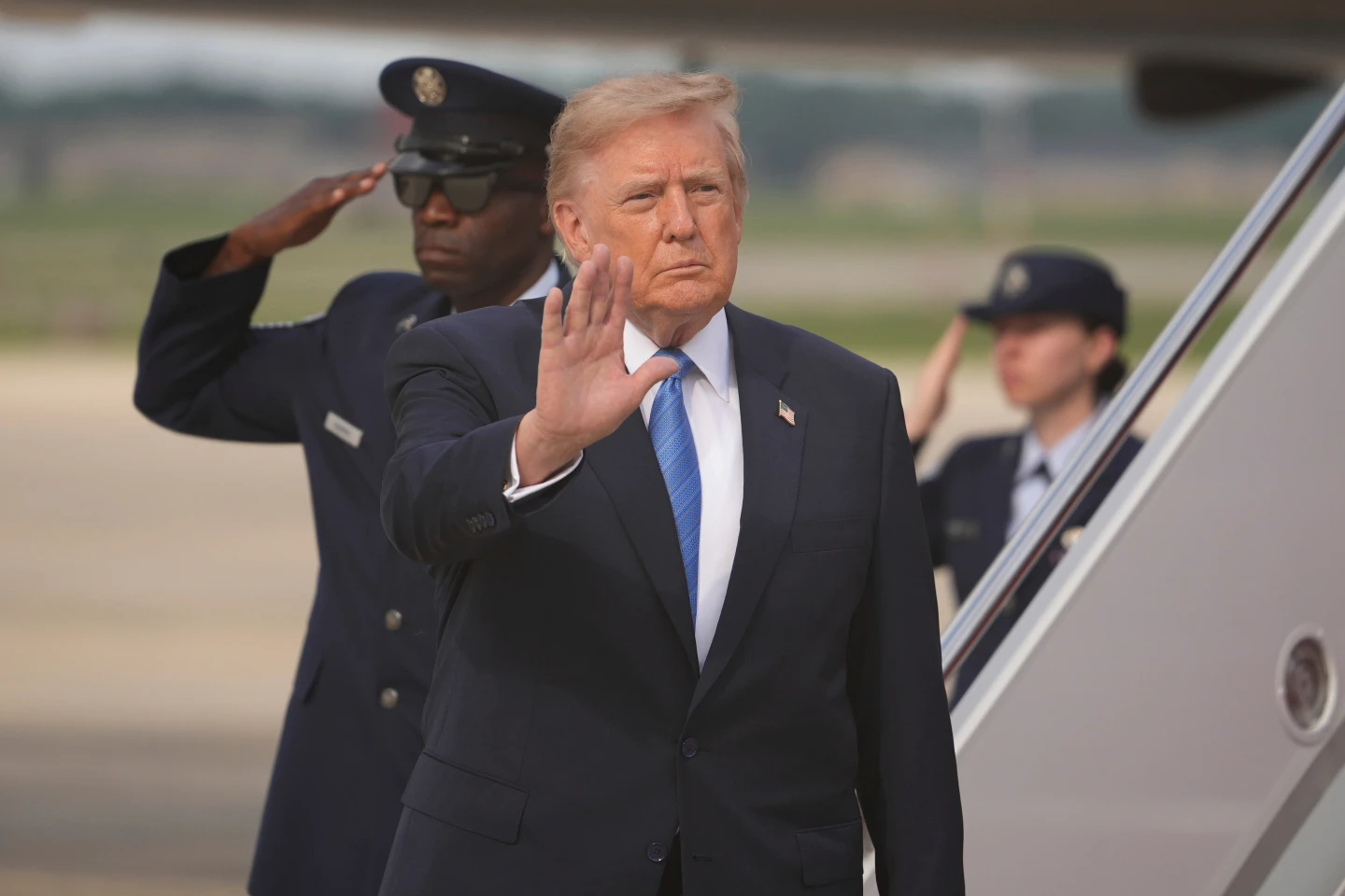 Donald Trump anuncia acuerdo con Venezuela para tomar control de 65 mil millones de barriles de petróleo.