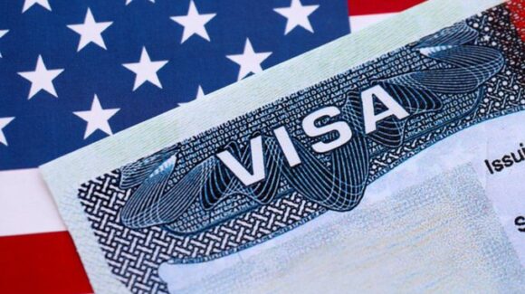 Embajada de EU advierte que cancelará visas cuando existan motivos, sin importar quién sea el titular