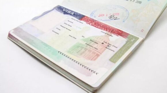 Gobierno estadounidense prevé revocación masiva de visas a solicitantes de asilo en Estados Unidos