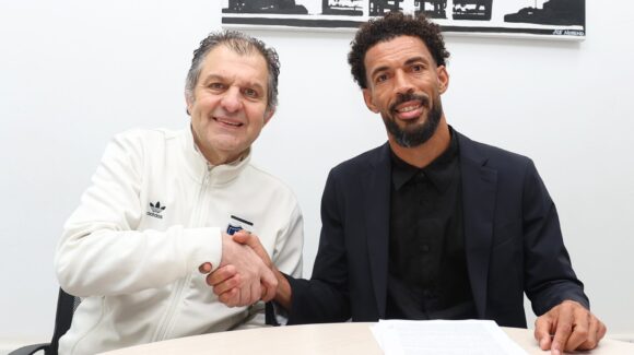 Oficial: Vozinha es presentado como nuevo jugador del Colo Colo en Chile
