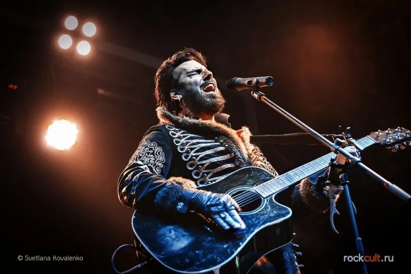 Aurelio Voltaire invade la CDMX con música y demonios