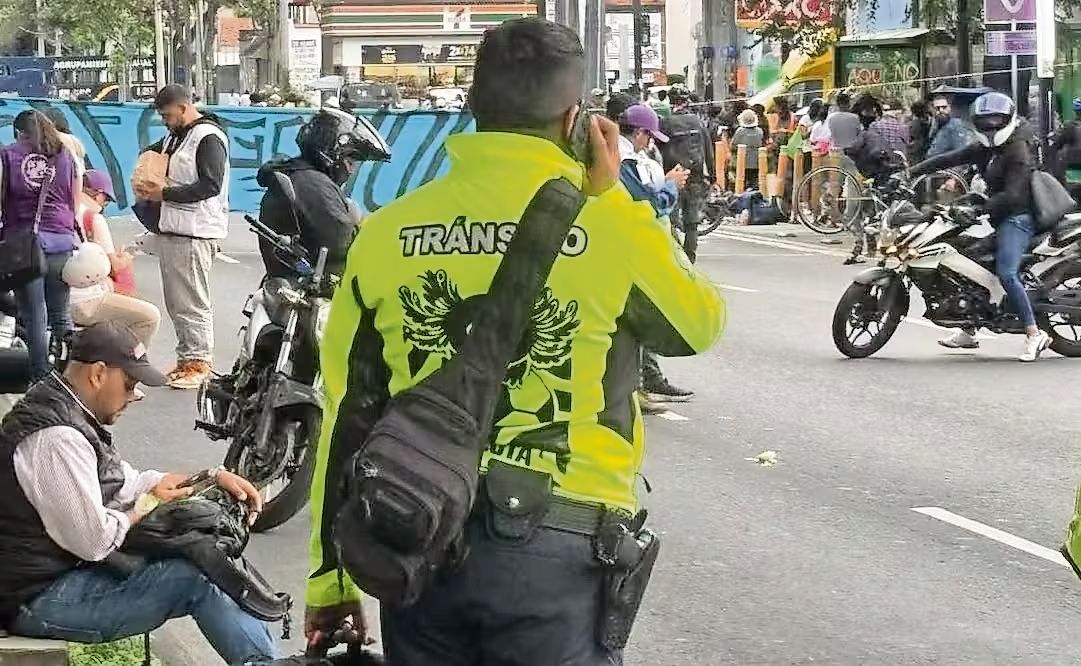 Financiamiento propio: Policías pagaron de su bolsillo uniformes con ajolote de 'México 2026'