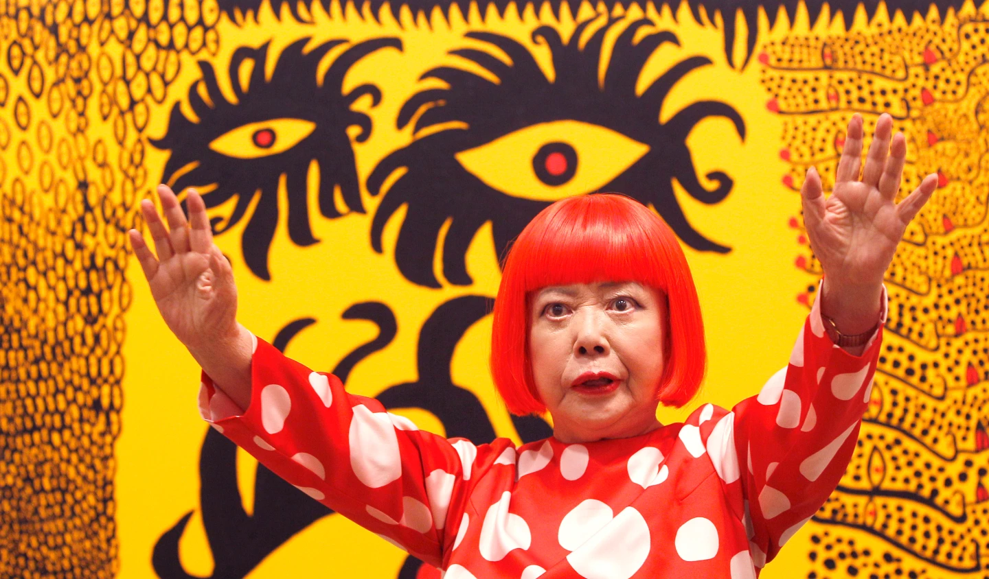 Muere Yayoi Kusama, la artista japonesa que convirtió los lunares en arte universal.