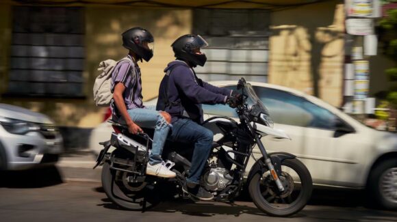 Congreso busca frenar viajes en moto por apps: Iniciativa va contra vacío legal en Uber y DiDi