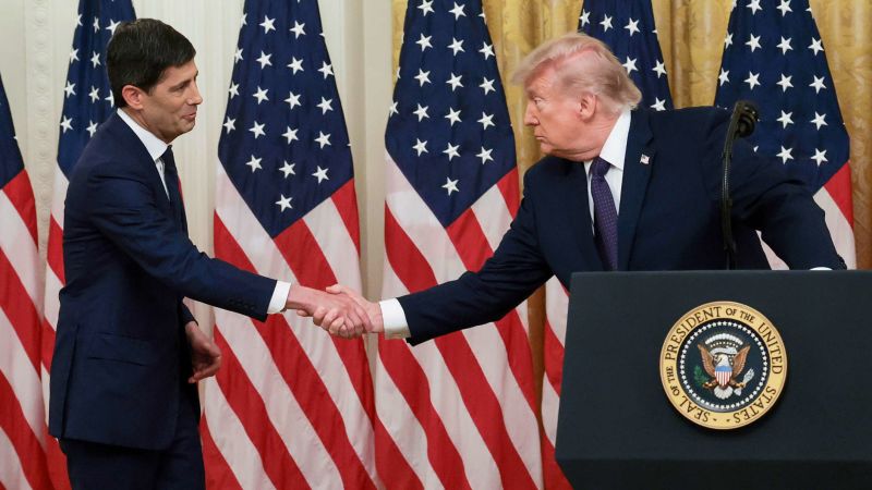 Donald Trump y Kevin Warsh