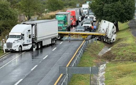 Cierran la autopista Córdoba-Veracruz tras accidente en el kilómetro 66