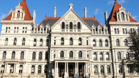 FBI detiene a una mujer acusada de planear un atentado con bomba en el Capitolio de Nueva York