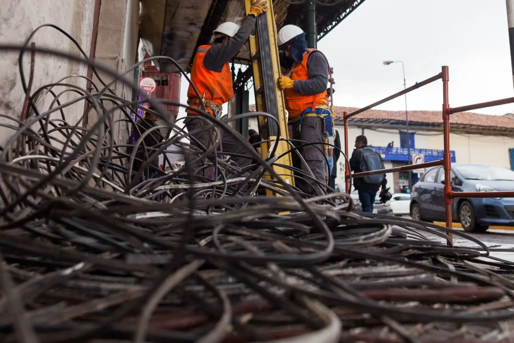 Retiran más de 2 millones de metros de cableado obsoleto en la Ciudad de México
