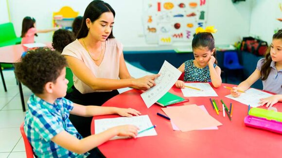 Gobierno de España plantea integrar gradualmente a 45 mil alumnos con discapacidad a escuelas ordinarias