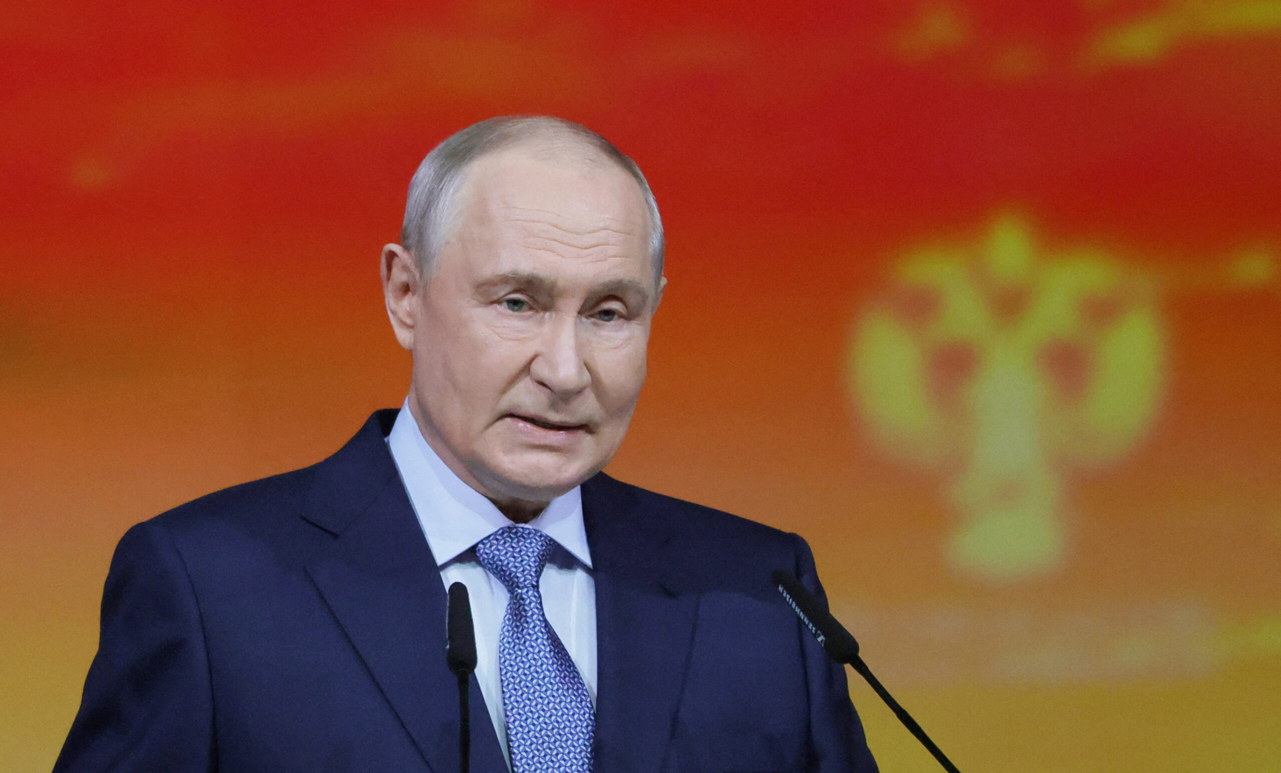 Rusia plantea subir impuestos a ciudadanos y empresas para financiar gasto militar en plena presión sobre su economía