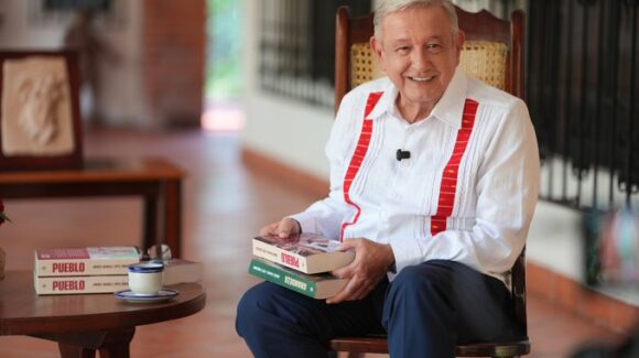 AMLO reaparece y anuncia su nuevo libro ‘Pueblo’, con el que aborda el ‘Humanismo Mexicano’