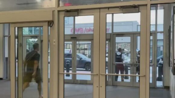 Policía investiga abandono de recién nacido en supermercado de Nueva York, Estados Unidos